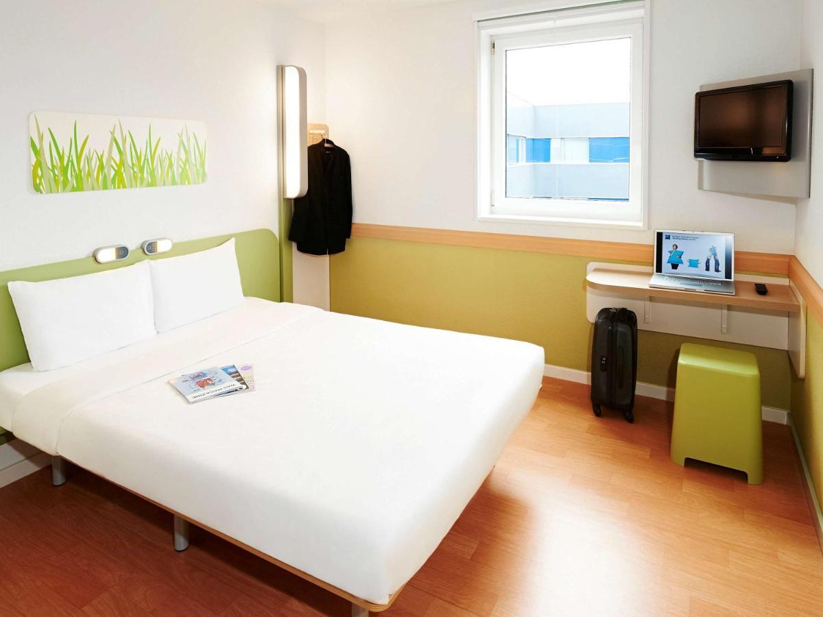 Ibis Budget Newport Exterior foto