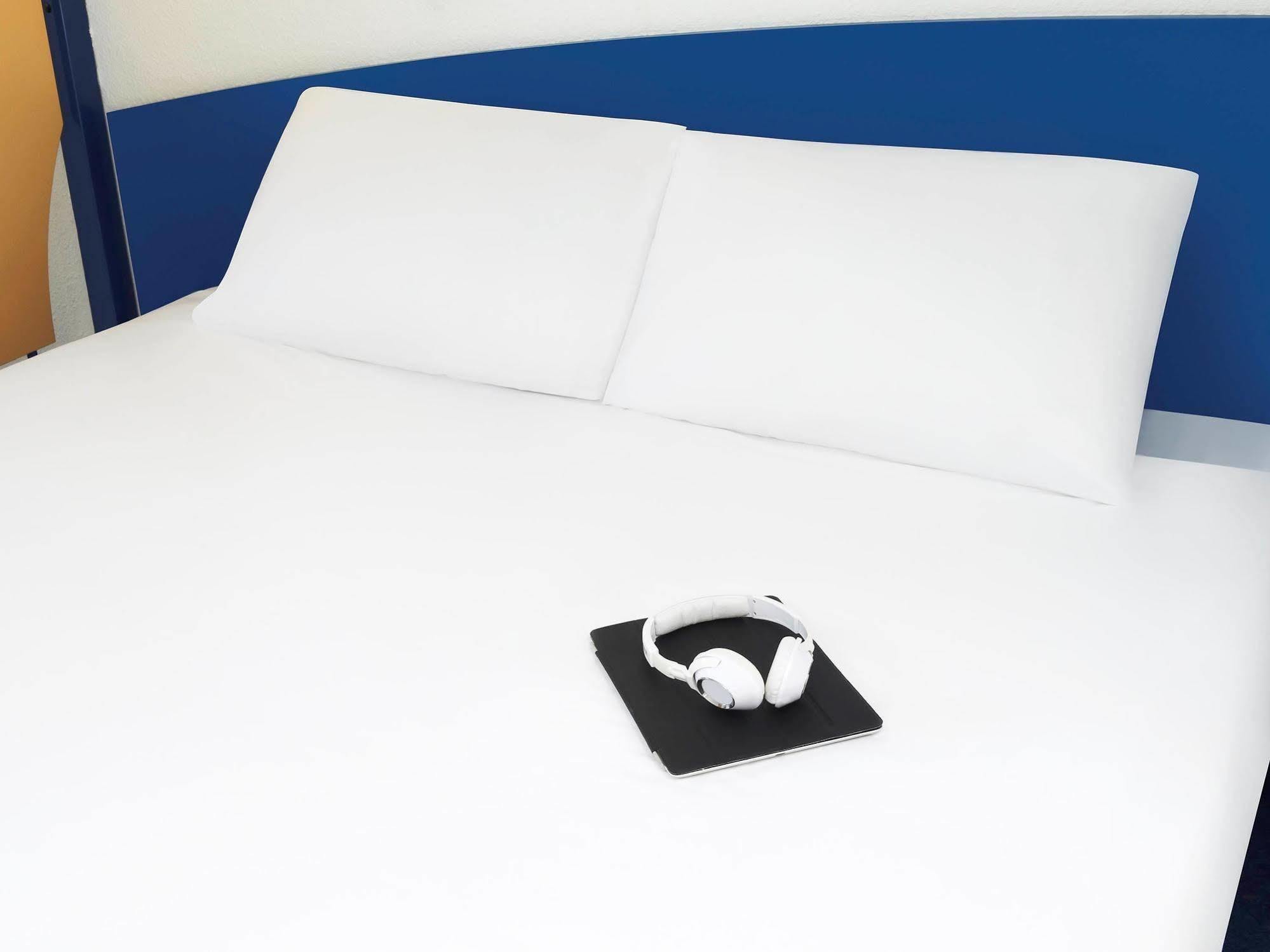 Ibis Budget Newport Exterior foto